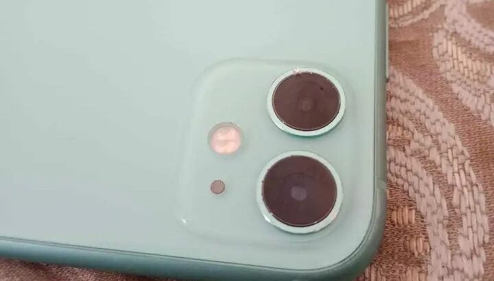 ايفون 11 مساحة تخزين 128 جيجا بايت حالة جيدة جدا .