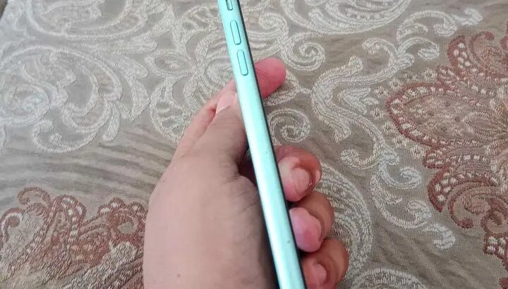 ايفون 11 مساحة تخزين 128 جيجا بايت حالة جيدة جدا .