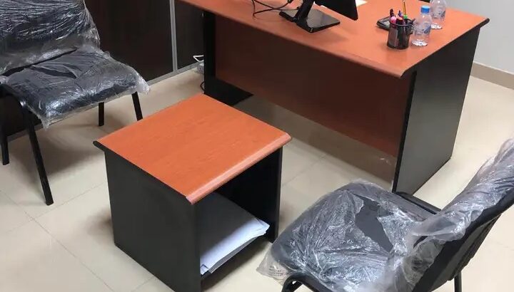 فرش مكتب موجود في منطقة السلطة القديمة للبيع ممتاز