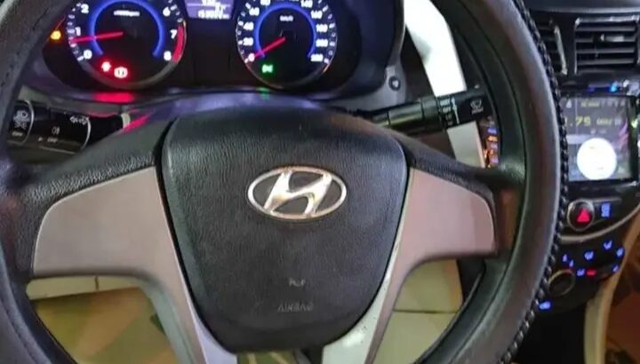 إيجار سيارة استثنائية استأجر سيارة هيونداي .