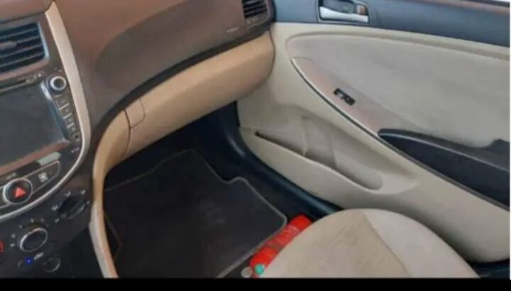 إيجار سيارة استثنائية استأجر سيارة هيونداي .