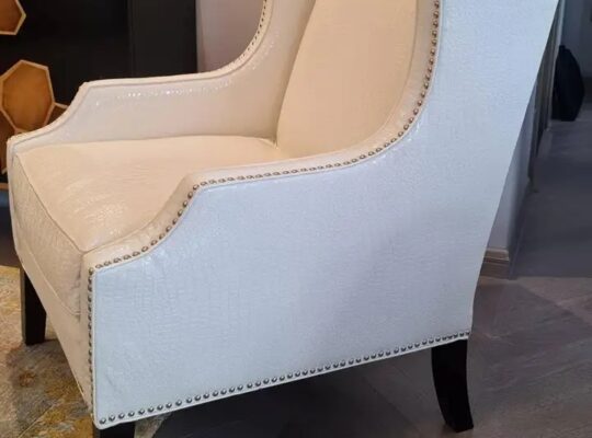 2 كرسي جلد صنع في الولايات المتحدة الأمريكية جيده.