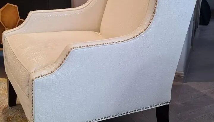 2 كرسي جلد صنع في الولايات المتحدة الأمريكية جيده.