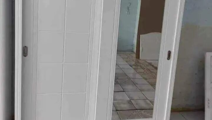مجموعة واسعة من الأثاث والمواد المنزلية واحصل عليه