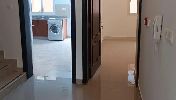 فيلا للإيجار موجود في الغرافة 4 غرف نوم قاعة كبيرة