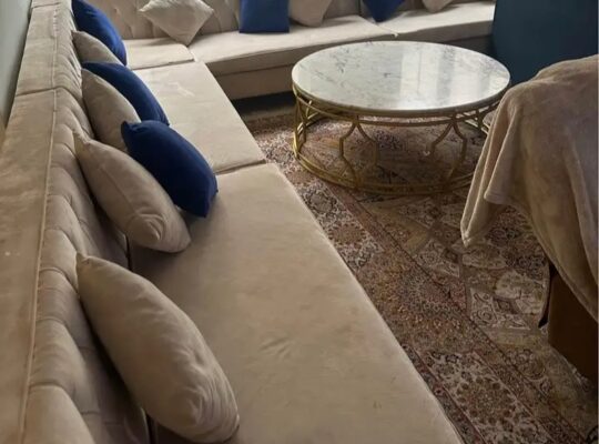 Sofa كنبة ممتازه مستعملة بحالة جديده وسعر جيد متاح