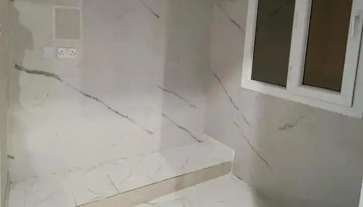 ملحق للايجار بالثمامة خلف كهروماء لعائلة أو موظف..
