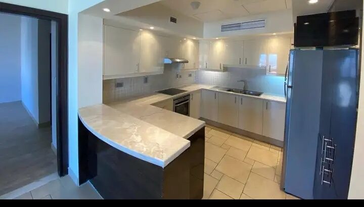 شقة للإيجار ممتازة جدا Semi furnished 3 bedroom 4