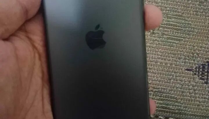 ايفون 11 برو ماكس مستعمل للبيع بحالة ممتازة