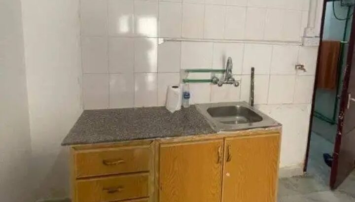 استوديو للايجار لقطة بدون فرش شامل متاح للعوائل ..