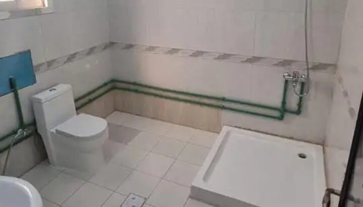 فيلا للإيجار للموظفين يقع في أينكاهالد 4 غرف نوم .