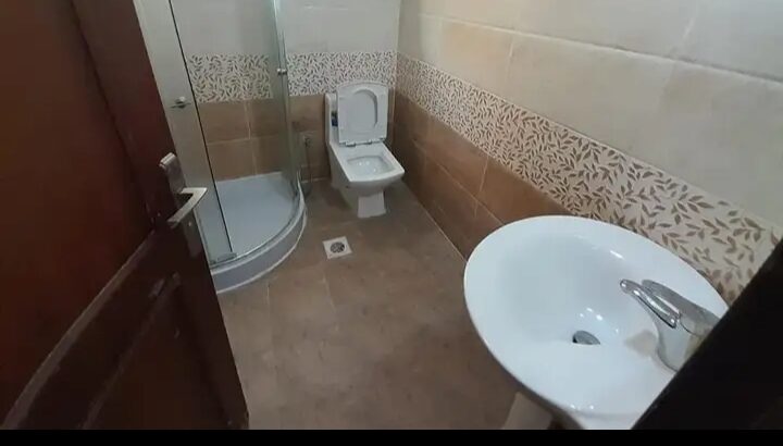 شقق للايجار الوكير غرفتين وصاله وحمام ومطبخ اول دو