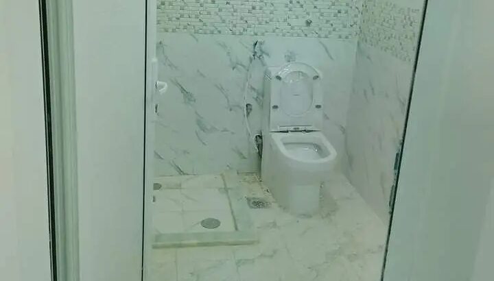 شقق للايجار في أماكن مختلفة بمعيذر غرفةوحمام ومطبخ