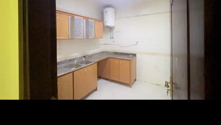 شقة للإيجار في بن عمران غرفتين منهم ماستر و صاله