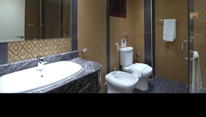 1 بي اتش كيه مفروش بالكامل تقع في أم غوالينا ايجار