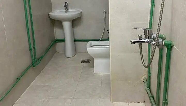 استديو للايجار غرفه وحمام ومطبخ بمعيذر شارع السلام