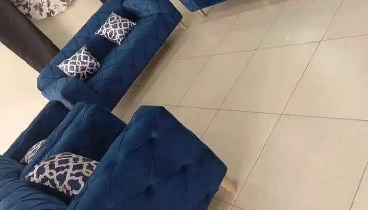 صنع أريكة جديدة وإصلاحها، وصنع الستائر وبيع السجاد