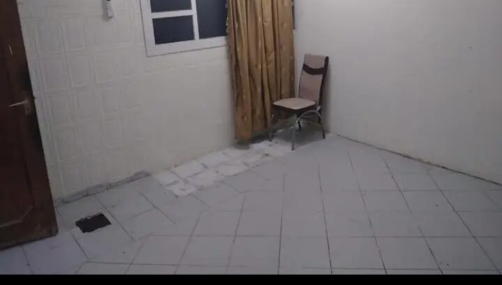استوديو للإيجار بعين خالد غرفه ومطبخ وحمام ممتازة.
