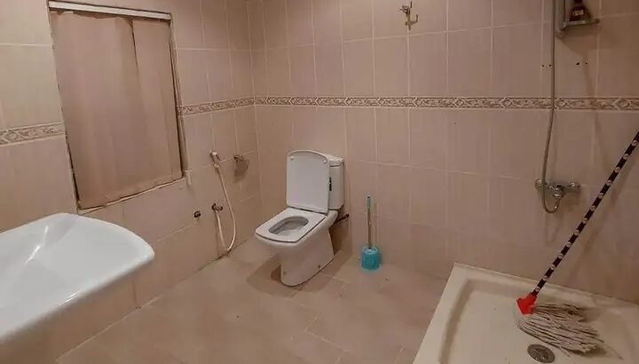 شقة للإيجار في الخريطيات غرفة كبيره وصالة كبيره ..