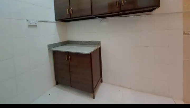 شقة للإيجار في الخريطيات غرفة كبيره وصالة كبيره ..