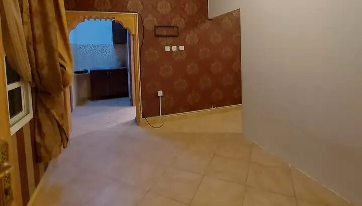 شقة للإيجار في الخريطيات غرفة كبيره وصالة كبيره ..