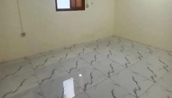 ملحق للايجار بالوكرة غرفتين وصالة وحمامين ومطبخ ..