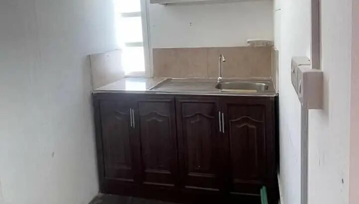 شقة للإيجار في المعمورة غرفة و صالة و حمام و مطبخ