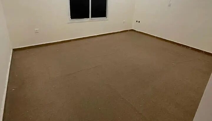 شقة للإيجار في المعمورة غرفة و صالة و حمام و مطبخ