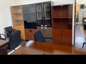 مكتب وكراسي مستعملة للبيع، شراء أثاث مكتبي مستعمل