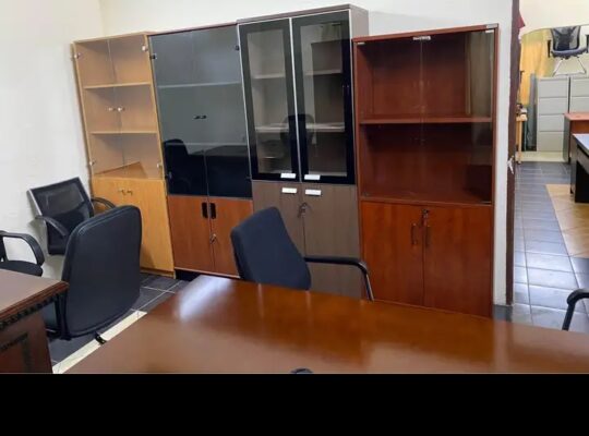 مكتب وكراسي مستعملة للبيع، شراء أثاث مكتبي مستعمل
