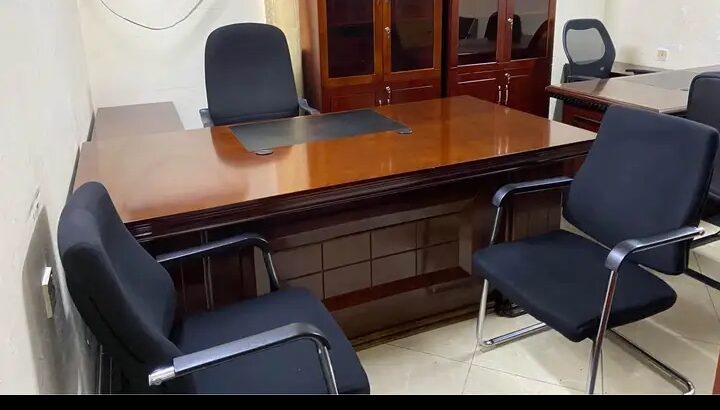 مكتب وكراسي مستعملة للبيع، شراء أثاث مكتبي مستعمل