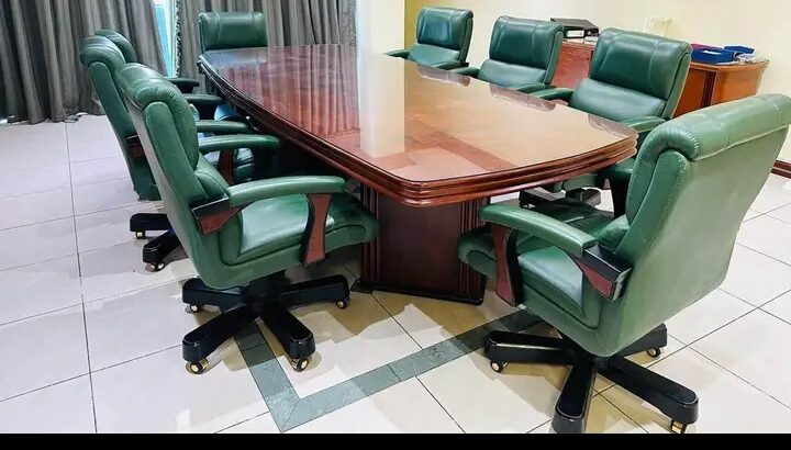 مكتب وكراسي مستعملة للبيع، شراء أثاث مكتبي مستعمل