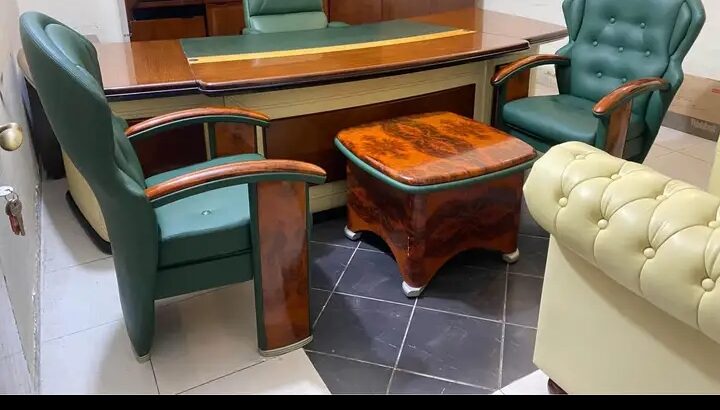 مكتب وكراسي مستعملة للبيع، شراء أثاث مكتبي مستعمل