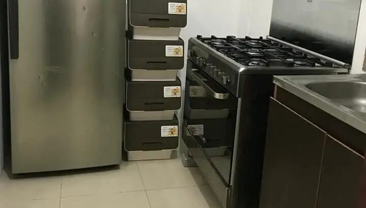 شقة للايجار مفروش غرفه وحمام ومطبخ في معيذر جيده .