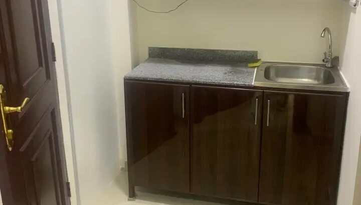 شقة للايجار بالمريخ غرفة وصالة ومطبخ وحمام مميزه .