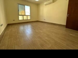 شقة للايجار في بن محمود غرفتين وصاله ومطبخ و٢حمام
