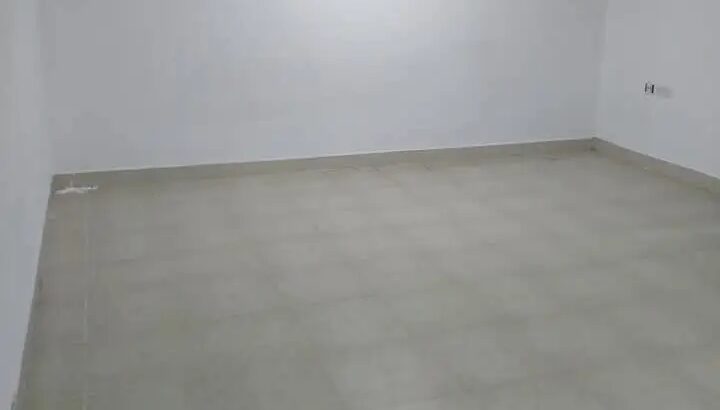 ملحق للايجار ارضي بالمعموره دقائق من سوق المعموره