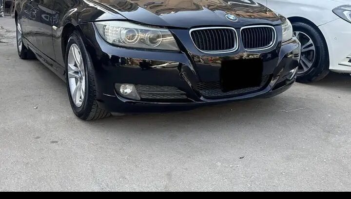 سيارة للبيع مستعمله BMW 20120 فابريكه بالكامل بره