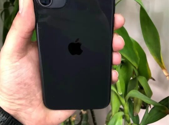 Iphone 11 128 gb Battery 87 % الجهاز جداً نظيف