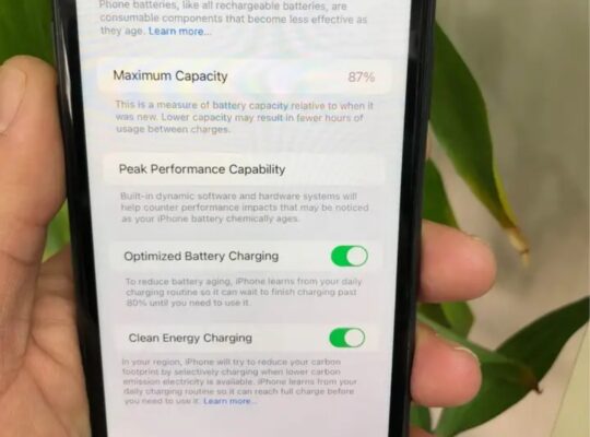 Iphone 11 128 gb Battery 87 % الجهاز جداً نظيف