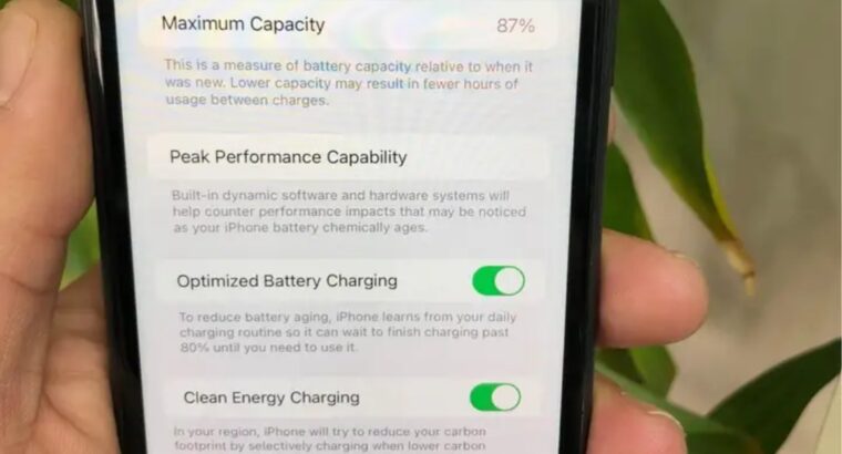Iphone 11 128 gb Battery 87 % الجهاز جداً نظيف