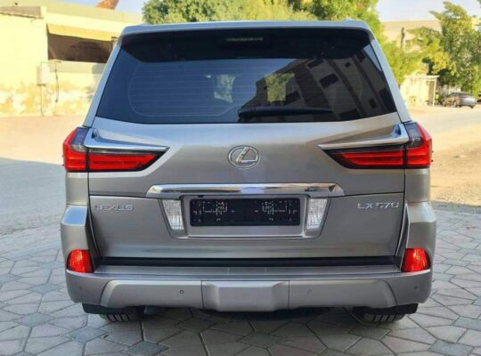 لكزس Lx570 . بلاتينيوم . موديل 2017 ، خليجي (فضى).