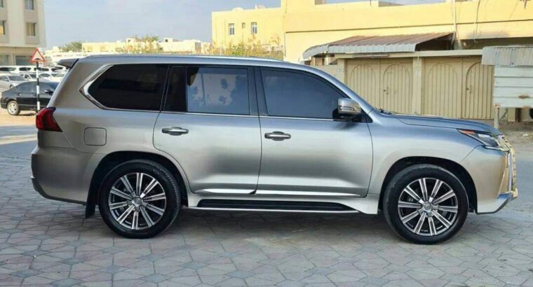 لكزس Lx570 . بلاتينيوم . موديل 2017 ، خليجي (فضى).