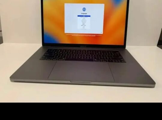MacBook 2019 i9 ممتاز جدا بحالة جيدة تشبه الجديد..