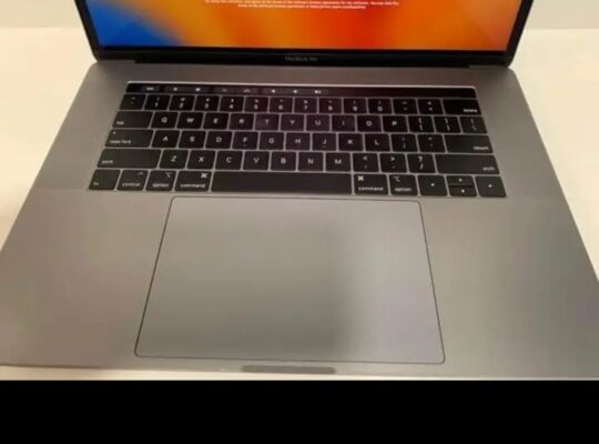 MacBook 2019 i9 ممتاز جدا بحالة جيدة تشبه الجديد..