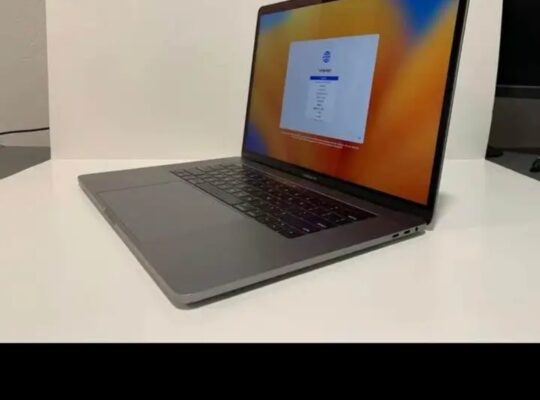 MacBook 2019 i9 ممتاز جدا بحالة جيدة تشبه الجديد..