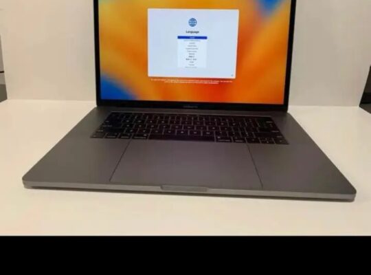 MacBook 2019 i9 ممتاز جدا بحالة جيدة تشبه الجديد..