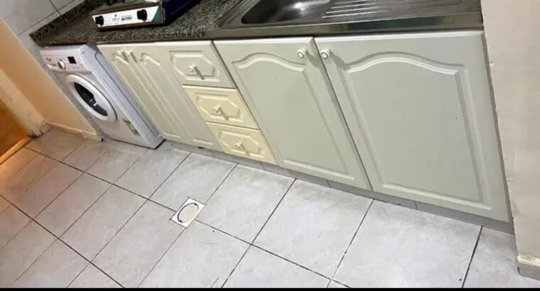 شقة للايجار في عجمان النعيميه شارع الملك فيصل شامل
