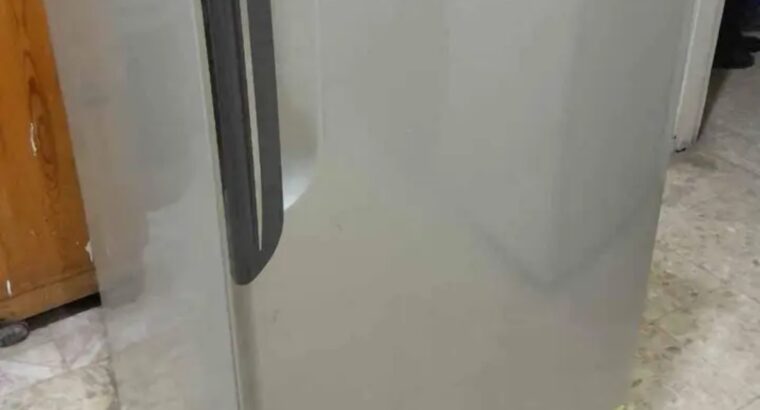 فريزر توشيبا نوفروست بحالة الزيرو بدون اى صيانه