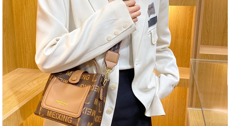 شنطة بناتي للبيع Sac à bandoulière rétro à large sangle pour